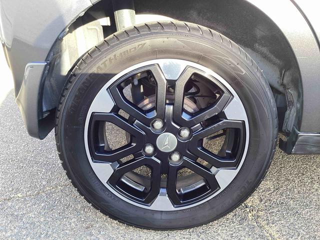 右リアタイヤの写真です