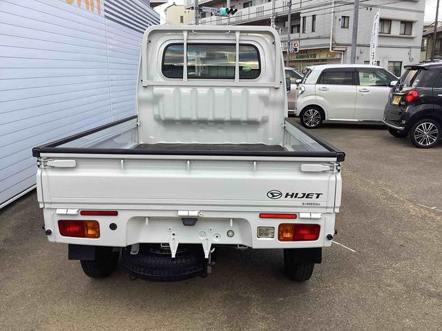 ハイゼットトラック スタンダードＳＡＩＩＩｔ　５速ＭＴ車　４ＷＤ車　エアコン　パワステ　衝突被害軽減システム　ＡＢＳ　荷台マット（3枚目）