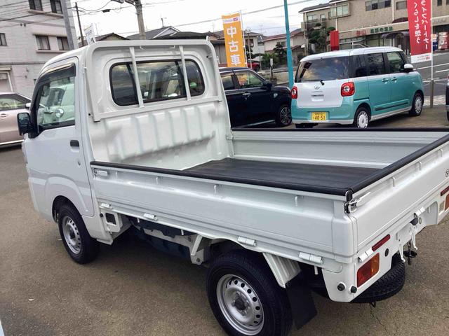 ハイゼットトラック スタンダードＳＡＩＩＩｔ　５速ＭＴ車　４ＷＤ車　エアコン　パワステ　衝突被害軽減システム　ＡＢＳ　荷台マット（5枚目）