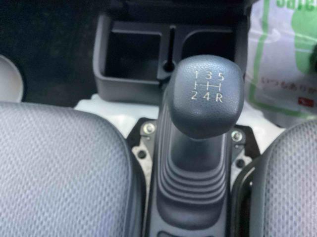 ハイゼットトラック スタンダードＳＡＩＩＩｔ　５速ＭＴ車　４ＷＤ車　エアコン　パワステ　衝突被害軽減システム　ＡＢＳ　荷台マット（11枚目）