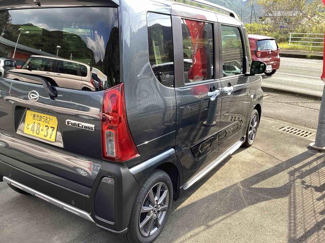 タント ファンクロス　インパネシフト　プッシュスタートスイッチ　電子カードキー　電動パーキングブレーキ　両側オートドア　衝突軽減システム　レーンキープアシスト　ＡＢＳ（8枚目）