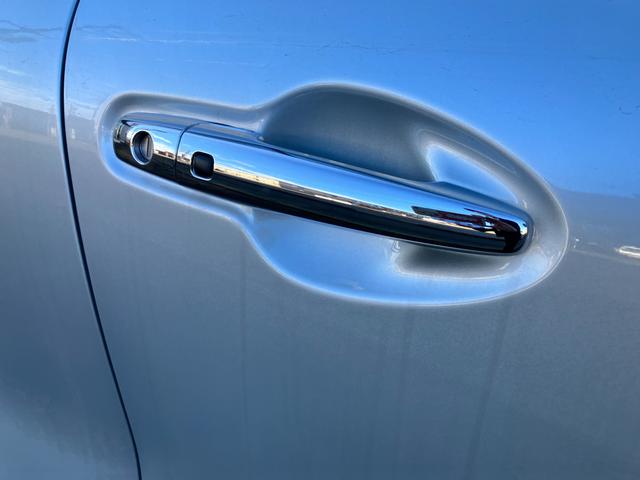 フロンクス １型　★４ＷＤ　純正ナビ　全方位カメラ★　４ＷＤ　純正ナビ　全方位カメラ　オートライト　プッシュスタート　シートヒーター　オートエアコン　衝突被害軽減システム　アイドリングストップ　衝突安全ボディ　盗難防止システム　横滑り防止機能（12枚目）