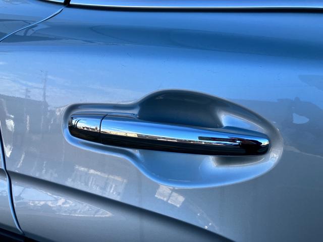 フロンクス １型　★４ＷＤ　純正ナビ　全方位カメラ★　４ＷＤ　純正ナビ　全方位カメラ　オートライト　プッシュスタート　シートヒーター　オートエアコン　衝突被害軽減システム　アイドリングストップ　衝突安全ボディ　盗難防止システム　横滑り防止機能（13枚目）