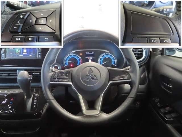 オーディオ等を操作するステアリングリモコン　運転中ハンドルから手を離さなくて済むのは安全運転の一つ