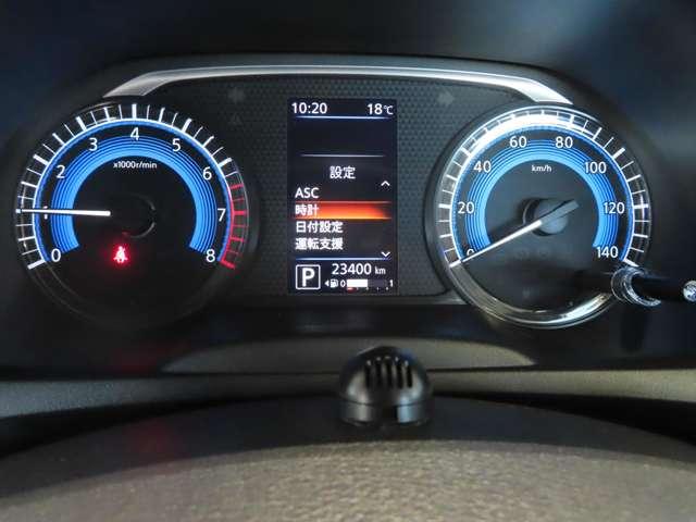 明るく光って高級感を演出するハイコントラストメーター☆スポーティーで視認性もグッドです☆メーター中央の液晶ディスプレイには多彩な走行情報や環境情報を表示してドライバーをサポートします☆