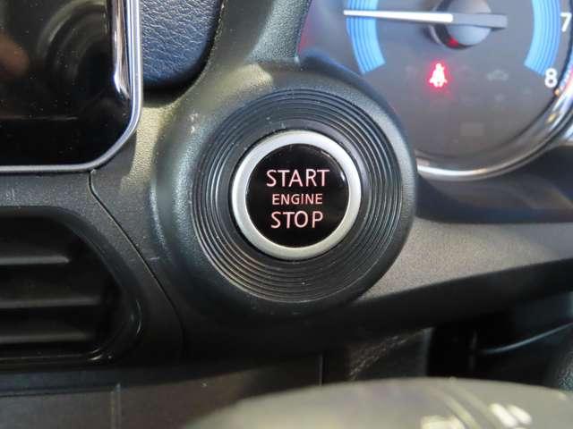 ブレーキを踏んでボタンを押せばエンジンがかかります