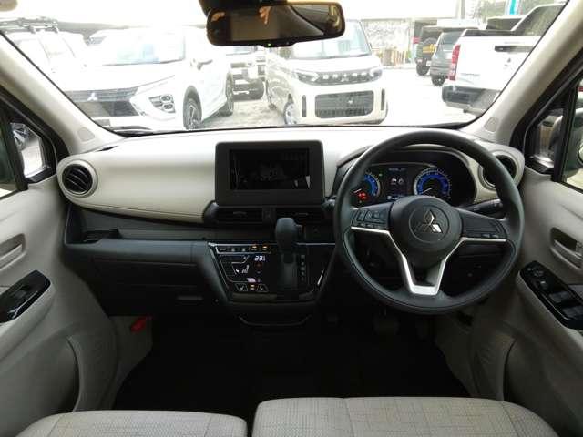 eKワゴン G スマートキー・シートヒーター 衝突軽減ブレーキ 前席シートヒーター クリアランスソナー スマートキー アイドリングストップ ベンチシート バックカメラ オートエアコン 盗難警報装置 パワーステアリング(3枚目)