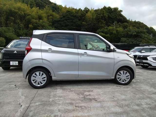 eKワゴン G スマートキー・シートヒーター 衝突軽減ブレーキ 前席シートヒーター クリアランスソナー スマートキー アイドリングストップ ベンチシート バックカメラ オートエアコン 盗難警報装置 パワーステアリング(5枚目)