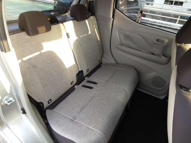 eKワゴン G スマートキー・シートヒーター 衝突軽減ブレーキ 前席シートヒーター クリアランスソナー スマートキー アイドリングストップ ベンチシート バックカメラ オートエアコン 盗難警報装置 パワーステアリング(9枚目)