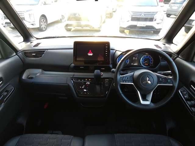 デリカミニ Ｇ　プレミアム　メモリーナビ・マイパイロット　ＬＥＤ　Ａクルコン　シートヒーター　ベンチシート　エアコン　コーナーセンサー　パワステ　アルミホイール　キーレスエントリー　エアバッグ　スマートキー　寒冷地仕様　ＡＢＳ（3枚目）