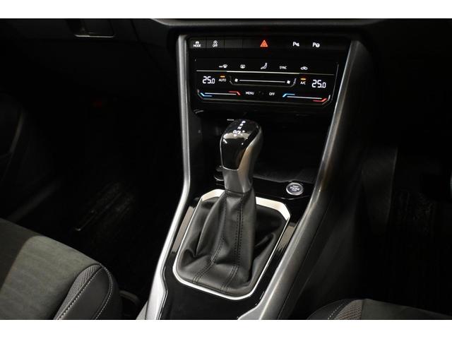 Ｔ－ロック ＴＳＩ　スタイル　フォルクスワーゲン認定中古車保証　純正ナビゲーション　ブラインドスポットモニター　バックカメラ　ＬＥＤヘッドライト　ＥＴＣ２．０（13枚目）