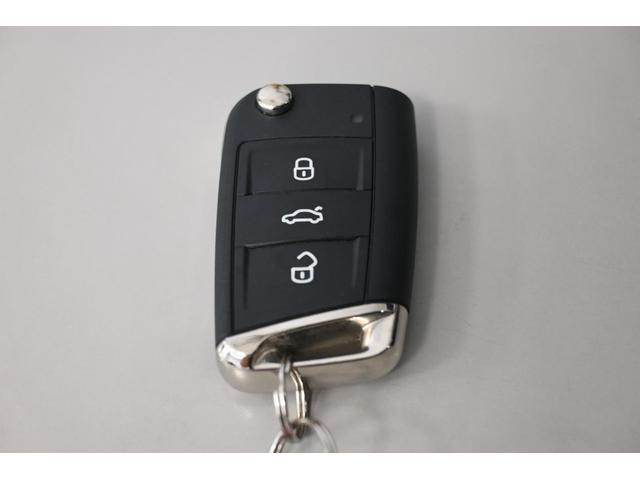 Ｔ－ロック ＴＳＩ　スタイル　フォルクスワーゲン認定中古車保証　純正ナビゲーション　ブラインドスポットモニター　バックカメラ　ＬＥＤヘッドライト　ＥＴＣ２．０（28枚目）