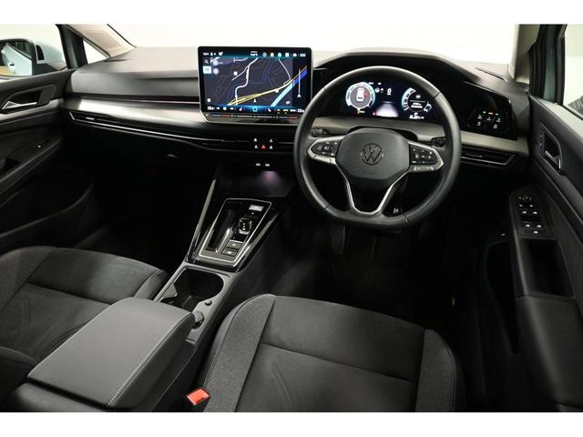 �F�蒆�ÎԂł��B���E��̌������i���`�F�b�N�ɂ��I�є����ꂽ�ԗ��́A�N���A�����ɉ����ĂR�̏��i�ɃZ�O�����e�[�V��������Ă��܂��B