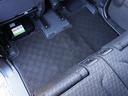 【フロアマット】フロアマットもキレイな状態となっております。ご納車前にも徹底的に洗浄・掃除した後ご納車させていただきます。お近くのスズキ自販島根までお越しください。