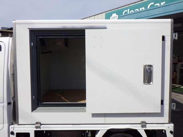 キャリイトラック 低温冷凍車 1WAY ★庫内設定温度範囲+20℃〜-20℃★バックカメラ★ETC2.0車載器★2DINナビ装着用庫内温度調整スイッチ取付キット★木製スノコ★キーレスエントリー★AUTOライト★(9枚目)