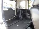 後席を前方へ倒すことで、ほぼフラットな広い荷室を作ることが出来ます。大きなお荷物等も積込み出来るので、幅広い用途でお使いいただけますよ！