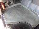 助手席足元です。運転席と同じく、ルームクリーニングにより綺麗な状態になっています。気持ちよくお乗りいただけると思います！