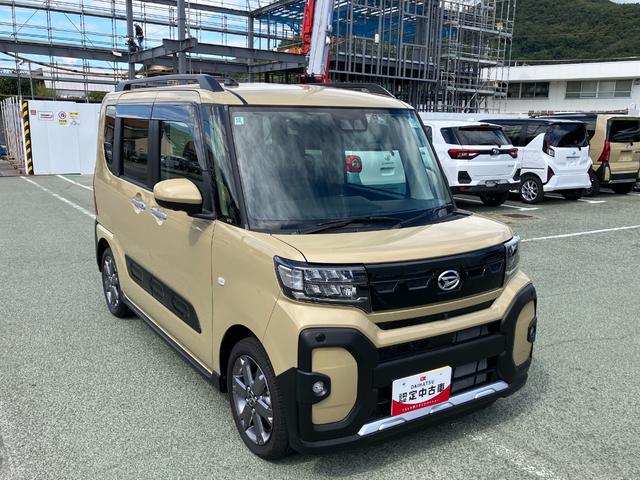 タント ファンクロスターボ　ディスプレイオーディオ　スマートアシスト・ＬＥＤヘッドライト・１５インチアルミホイール・両側パワースライドドア・ＵＳＢソケット・運転席助手席シートヒーター・フルファブリックシート・本革巻ステアリングホイール（18枚目）