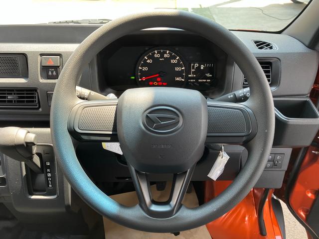 ハイゼットカーゴ デラックス 4WD CVT AM/FMラジオデッキ スマートアシスト・コーナーセンサー・3モード電子制御4WD(CVT車)・荷室長1,915mm・荷室幅1,410mm・荷室高1,250mm・ハロゲンヘッドランプ・マニュアルエアコン(8枚目)