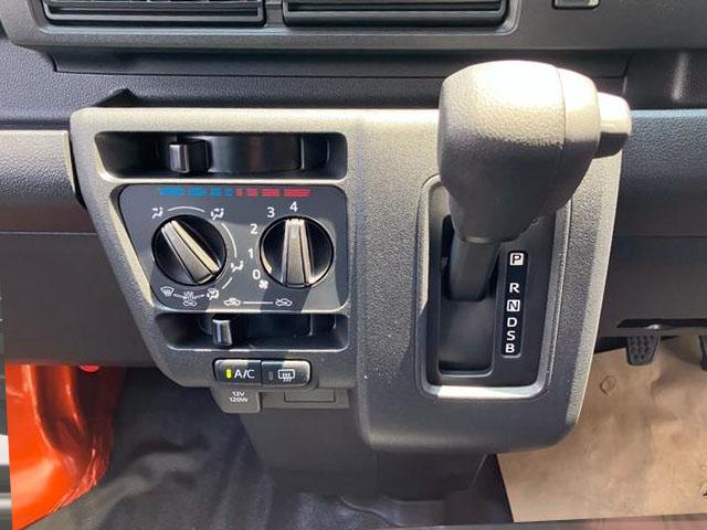 ハイゼットカーゴ デラックス 4WD CVT AM/FMラジオデッキ スマートアシスト・コーナーセンサー・3モード電子制御4WD(CVT車)・荷室長1,915mm・荷室幅1,410mm・荷室高1,250mm・ハロゲンヘッドランプ・マニュアルエアコン(9枚目)