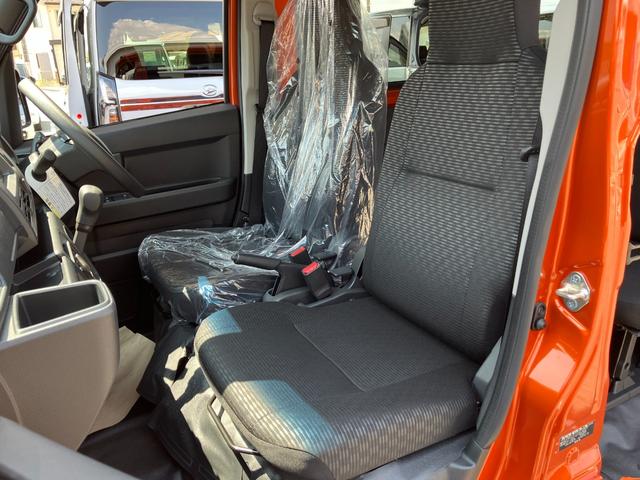 ハイゼットカーゴ デラックス 4WD CVT AM/FMラジオデッキ スマートアシスト・コーナーセンサー・3モード電子制御4WD(CVT車)・荷室長1,915mm・荷室幅1,410mm・荷室高1,250mm・ハロゲンヘッドランプ・マニュアルエアコン(12枚目)