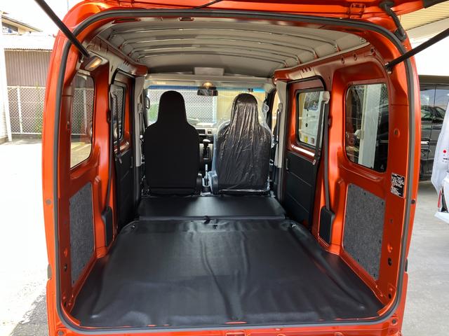 ハイゼットカーゴ デラックス 4WD CVT AM/FMラジオデッキ スマートアシスト・コーナーセンサー・3モード電子制御4WD(CVT車)・荷室長1,915mm・荷室幅1,410mm・荷室高1,250mm・ハロゲンヘッドランプ・マニュアルエアコン(15枚目)