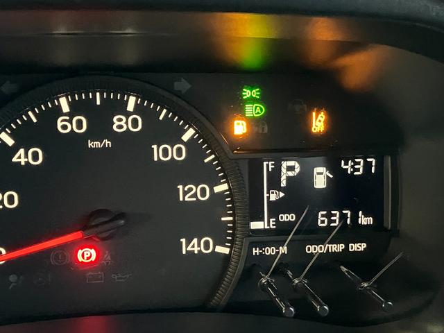 ハイゼットカーゴ デラックス　４ＷＤ　ＣＶＴ　ＡＭ／ＦＭラジオデッキ　スマートアシスト・コーナーセンサー・３モード電子制御４ＷＤ（ＣＶＴ車）・荷室長１，９１５ｍｍ・荷室幅１，４１０ｍｍ・荷室高１，２５０ｍｍ・ハロゲンヘッドランプ・マニュアルエアコン（10枚目）