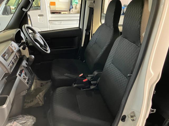 ハイゼットカーゴ デラックス　４ＷＤ　ＣＶＴ　ＡＭ／ＦＭラジオデッキ　スマートアシスト・コーナーセンサー・３モード電子制御４ＷＤ（ＣＶＴ車）・荷室長１，９１５ｍｍ・荷室幅１，４１０ｍｍ・荷室高１，２５０ｍｍ・ハロゲンヘッドランプ・マニュアルエアコン（12枚目）