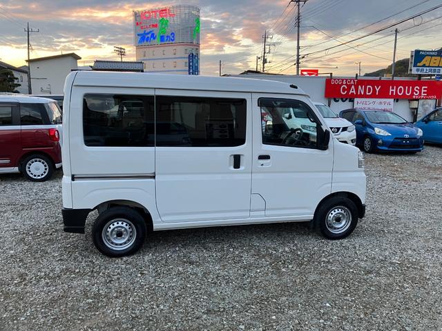 ハイゼットカーゴ デラックス　４ＷＤ　ＣＶＴ　ＡＭ／ＦＭラジオデッキ　スマートアシスト・コーナーセンサー・３モード電子制御４ＷＤ（ＣＶＴ車）・荷室長１，９１５ｍｍ・荷室幅１，４１０ｍｍ・荷室高１，２５０ｍｍ・ハロゲンヘッドランプ・マニュアルエアコン（18枚目）