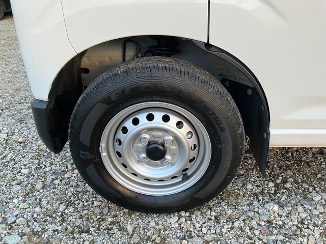 ハイゼットカーゴ デラックス　４ＷＤ　ＣＶＴ　ＡＭ／ＦＭラジオデッキ　スマートアシスト・コーナーセンサー・３モード電子制御４ＷＤ（ＣＶＴ車）・荷室長１，９１５ｍｍ・荷室幅１，４１０ｍｍ・荷室高１，２５０ｍｍ・ハロゲンヘッドランプ・マニュアルエアコン（23枚目）