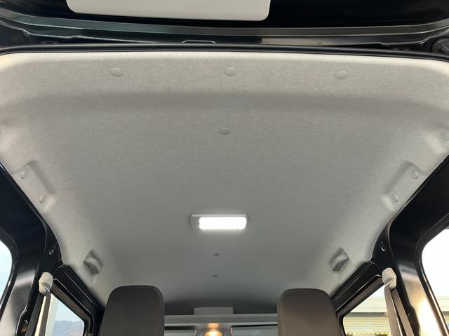 ハイゼットカーゴ クルーズターボ 4WD CVT 純正ナビ バックモニター スマートアシスト・コーナーセンサー・3モード電子制御4WD(CVT車)・直列3気筒インタークーラーターボ・ハロゲンヘッドランプ・マニュアルエアコン・電動格納ミラー(11枚目)