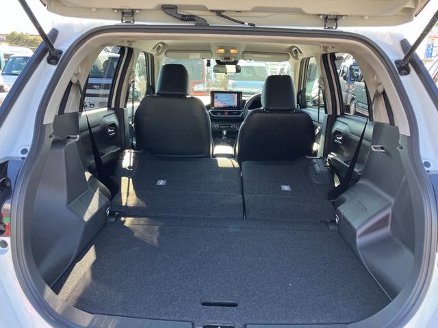 ロッキー プレミアム　９インチナビ　ドライブレコーダー　スマートアシスト・１７インチアルミ・ＬＥＤヘッドランプ・ＬＥＤフォグ・シーケンシャルターンランプ・プッシュエンジンスタート・オートエアコン・ＬＥＤフットランプ・ＵＳＢソケット（17枚目）