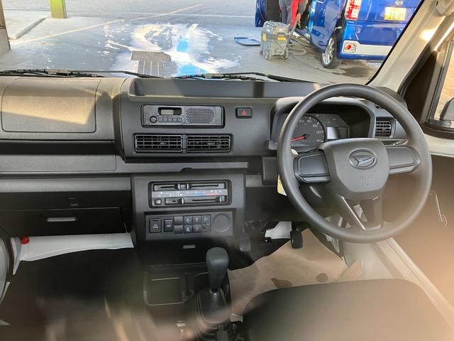 ハイゼットトラック スタンダード　４ＷＤ　ＭＴ　ＡＭ／ＦＭラジオデッキ　スマートアシスト・荷台フロア長２，０３０ｍｍ・荷台幅１，４１０ｍｍ・防錆鋼鈑・ハロゲンヘッドランプ・マニュアルエアコン（6枚目）