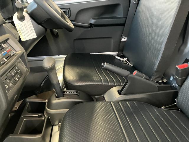 ハイゼットトラック スタンダード　４ＷＤ　ＣＶＴ　ＡＭ／ＦＭラジオデッキ　スマートアシスト・切り替え式４ＷＤ（ＣＶＴ車）・荷台フロア長２，０３０ｍｍ・荷台幅１，４１０ｍｍ・防錆鋼鈑・ハロゲンヘッドランプ・マニュアルエアコン（9枚目）