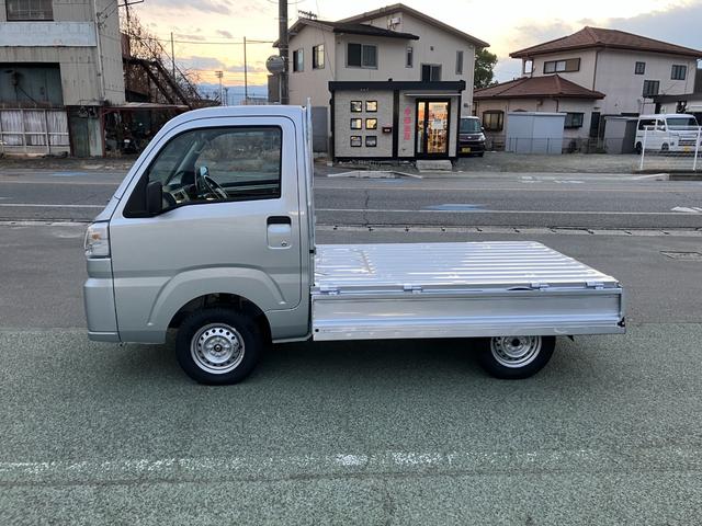 ハイゼットトラック スタンダード　４ＷＤ　ＣＶＴ　ＡＭ／ＦＭラジオデッキ　スマートアシスト・切り替え式４ＷＤ（ＣＶＴ車）・荷台フロア長２，０３０ｍｍ・荷台幅１，４１０ｍｍ・防錆鋼鈑・ハロゲンヘッドランプ・マニュアルエアコン（18枚目）