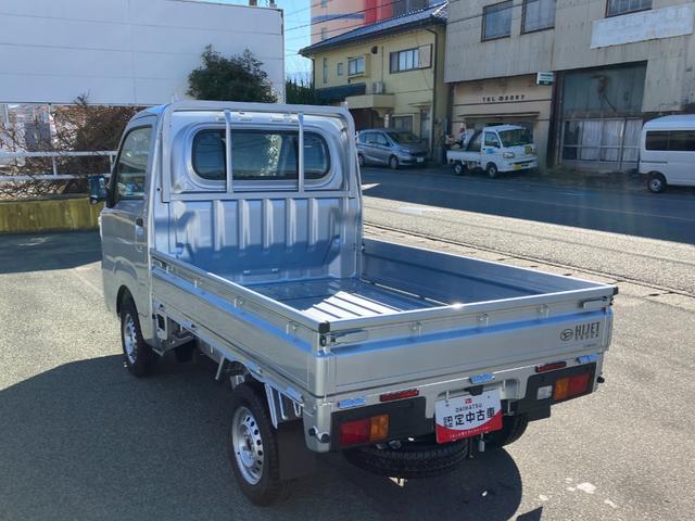 ハイゼットトラック スタンダード　４ＷＤ　ＣＶＴ　ＡＭ／ＦＭラジオデッキ　スマートアシスト・切り替え式４ＷＤ（ＣＶＴ車）・荷台フロア長２，０３０ｍｍ・荷台幅１，４１０ｍｍ・防錆鋼鈑・ハロゲンヘッドランプ・マニュアルエアコン（20枚目）