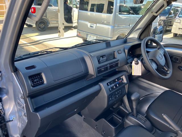 ハイゼットトラック スタンダード　４ＷＤ　ＣＶＴ　ＡＭ／ＦＭラジオデッキ　スマートアシスト・切り替え式４ＷＤ（ＣＶＴ車）・荷台フロア長２，０３０ｍｍ・荷台幅１，４１０ｍｍ・防錆鋼鈑・ハロゲンヘッドランプ・マニュアルエアコン（6枚目）