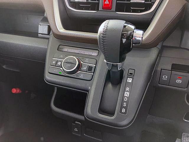 ムーヴ ＲＳ　純正１０インチナビ　パノラマモニター　スマートアシスト・フルＬＥＤヘッドランプ・ＬＥＤフォグランプ・１４インチアルミホイール・プッシュエンジンスタート両側パワースライドドア・ＵＳＢソケット（10枚目）