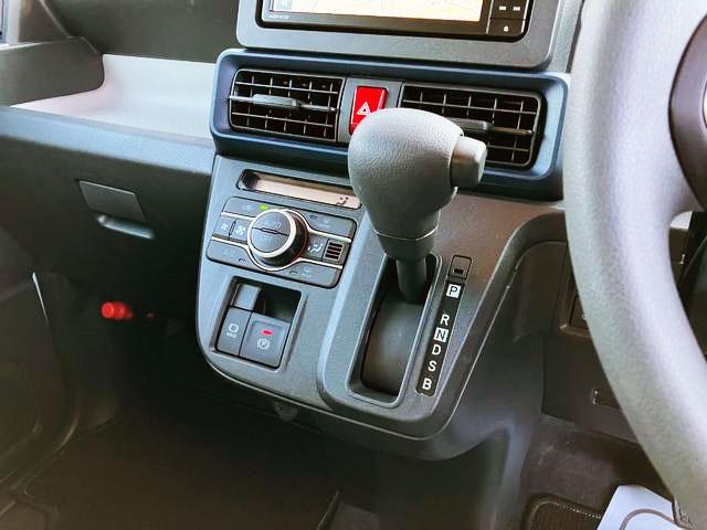 タント Ｘ　純正ナビゲーション　バックモニター　スマートアシスト・ＬＥＤヘッドランプ・ヘッドランプ自動消灯機能・プッシュエンジンスタート・セキュリティアラーム・オートエアコン・左側パワースライドドア・電動格納ドアミラー（10枚目）