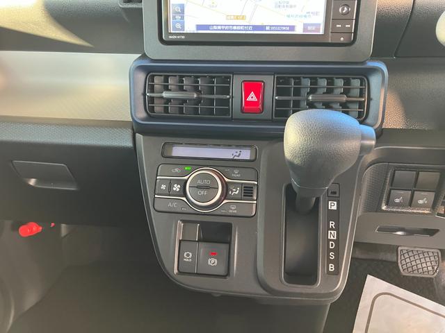 タント Ｘ　純正ナビゲーション　パノラマモニター　スマートアシスト・ＬＥＤヘッドランプ・ヘッドランプ自動消灯機能・プッシュエンジンスタート・セキュリティアラーム・オートエアコン・左側パワースライドドア・電動格納ドアミラー（10枚目）