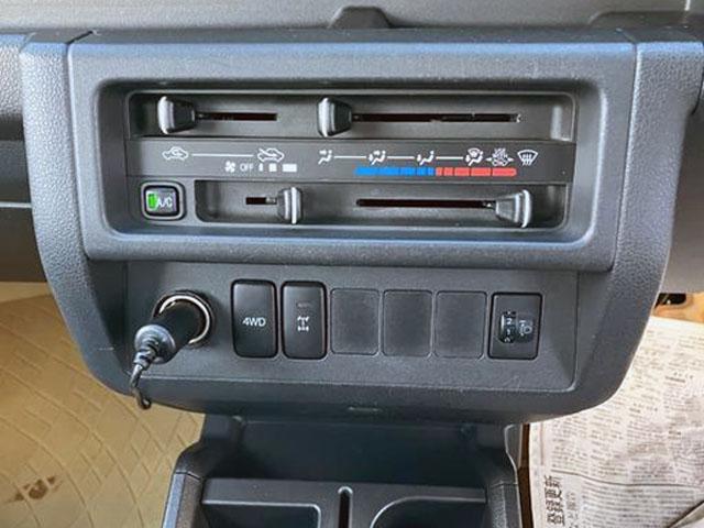 ハイゼットトラック エクストラ　４ＷＤ　ＭＴ　スマートアシスト・コーナーセンサー・切り替え式４ＷＤ（ＣＶＴ車）・電動格納ミラー・スーパーＵＶ＆ＩＲカットガラス（フロントウィンドウ）・ハロゲンヘッドランプ・マニュアルエアコン（8枚目）