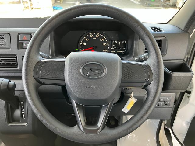 ハイゼットカーゴ デラックス　４ＷＤ　ＣＶＴ　ＡＭ／ＦＭラジオデッキ　スマートアシスト・コーナーセンサー・３モード電子制御４ＷＤ（ＣＶＴ車）・荷室長１，９１５ｍｍ・荷室幅１，４１０ｍｍ・荷室高１，２５０ｍｍ・ハロゲンヘッドランプ・マニュアルエアコン（8枚目）