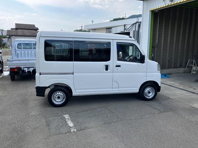 ハイゼットカーゴ デラックス　４ＷＤ　ＣＶＴ　ＡＭ／ＦＭラジオデッキ　スマートアシスト・コーナーセンサー・３モード電子制御４ＷＤ（ＣＶＴ車）・荷室長１，９１５ｍｍ・荷室幅１，４１０ｍｍ・荷室高１，２５０ｍｍ・ハロゲンヘッドランプ・マニュアルエアコン（18枚目）