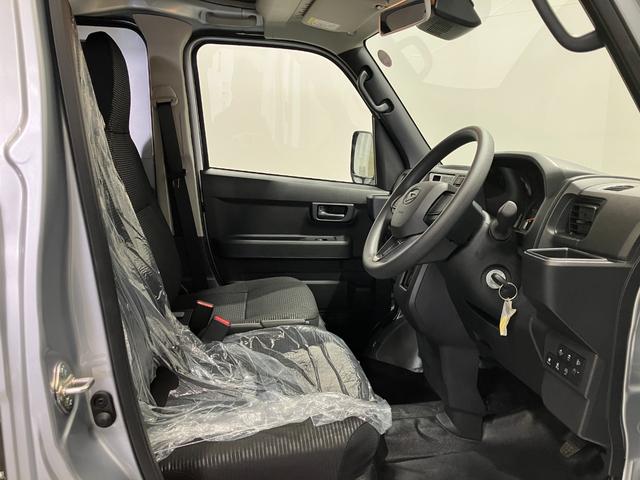 ハイゼットカーゴ デラックス 4WD CVT AM/FMラジオデッキ スマートアシスト・コーナーセンサー・3モード電子制御4WD(CVT車)・荷室長1,915mm・荷室幅1,410mm・荷室高1,250mm・ハロゲンヘッドランプ・マニュアルエアコン(12枚目)