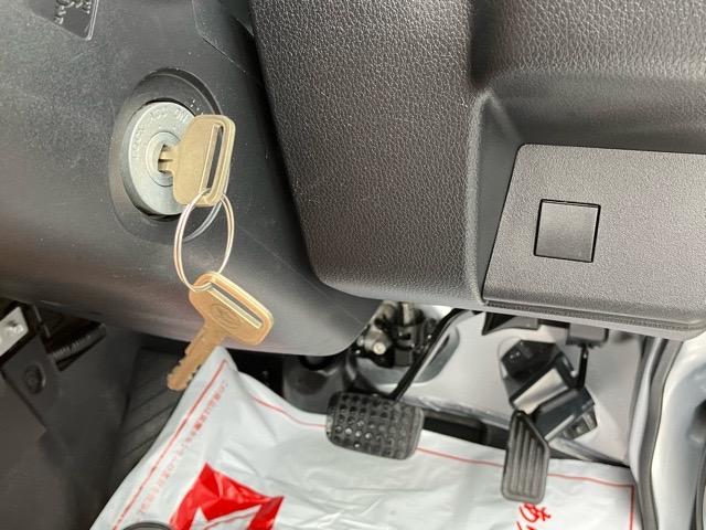 ハイゼットトラック スタンダード　４ＷＤ・ＣＶＴ車・コーナーセンサー・エコアイドル・ラジオ・エアコン（7枚目）