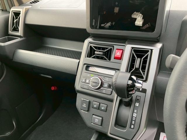 タフト Ｇターボ　ダーククロムベンチャー　コーナーセンサー・プッシュボタンスタート・ステアリングスイッチ・オートエアコン・キーフリーシステム・アルミホイール・シートヒーター・パワーウィンドウ（12枚目）