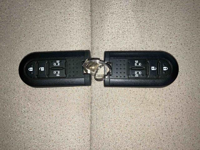 ムーヴキャンバス Ｇメイクアップリミテッド　ＳＡＩＩＩ　（車内　消臭・抗菌　処理済）　衝突被害軽減システム　４ＷＤ　両側パワースライドドア　ナビ　パノラマモニター　キーフリーシステム（19枚目）