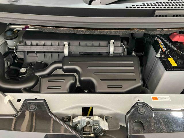 ムーヴキャンバス ＧブラックアクセントＶＳ　ＳＡＩＩＩ　（車内　消臭・抗菌　処理済）　衝突被害軽減システム　両側パワースライドドア　ナビ　パノラマモニター　キーフリーシステム（6枚目）