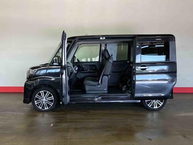 タント カスタムRS トップエディションリミテッドSAIII (車内 消臭・抗菌 処理済) 衝突被害軽減システム 4WD 両側パワースライドドア ナビ パノラマモニター アルミホイール キーフリーシステム(5枚目)