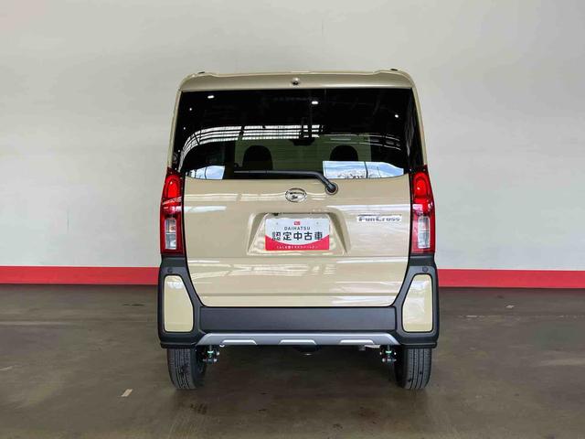 タント ファンクロス (車内 消臭・抗菌 処理済) 衝突被害軽減システム 4WD 両側パワースライドドア バックカメラ アルミホイール キーフリーシステム(4枚目)